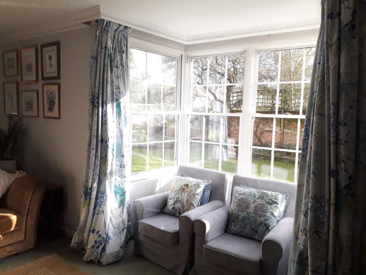 Montpellier House, Centrally Located, Large Garden * Henley-on-Thames